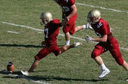 开云体育app-绿茵烽火与黄蜂逆袭，当英超争冠战遇见山西奇迹