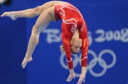 开云体育官方网站-伦纳德末节封神贡献制胜表现，上海队一波流战术彻底带走篮网