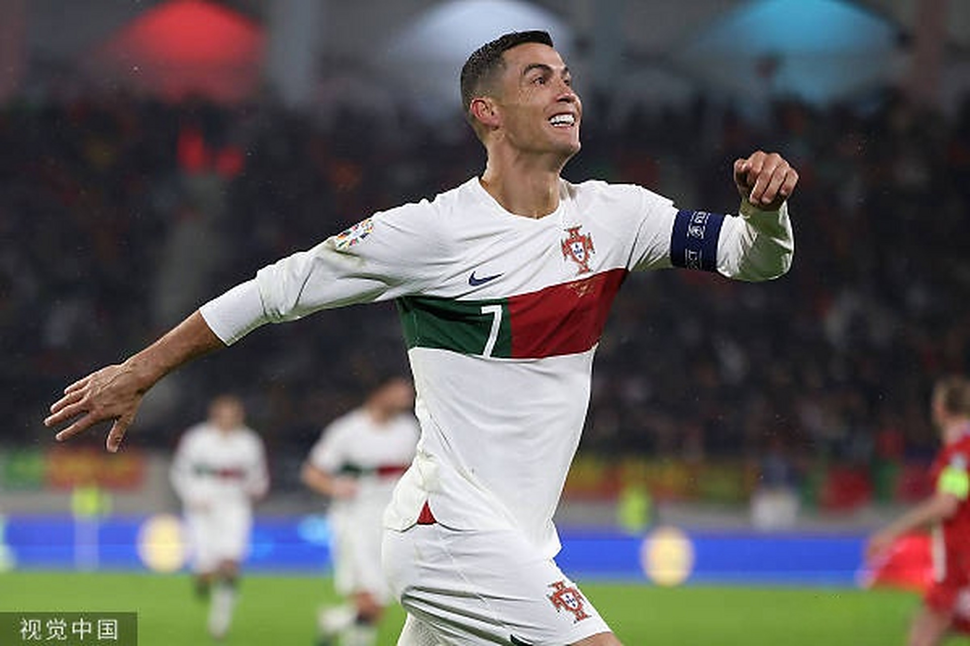 西班牙大胜卢森堡,继续领跑 西班牙大胜卢森堡,继续领跑