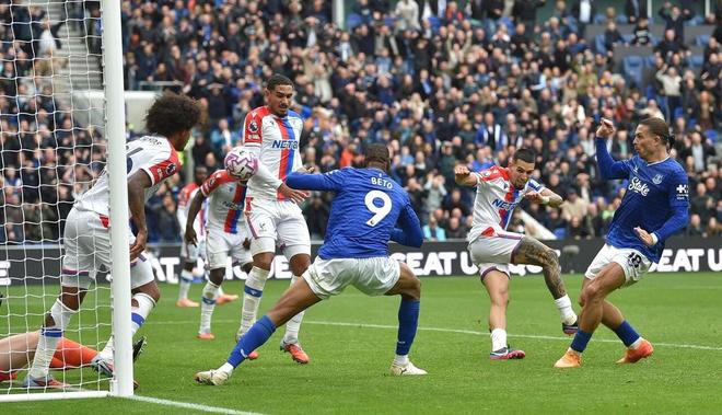 水晶宫主场艰难取胜,继续保持不败的简单介绍 水晶宫主场艰难取胜,继续保持不败的简单介绍