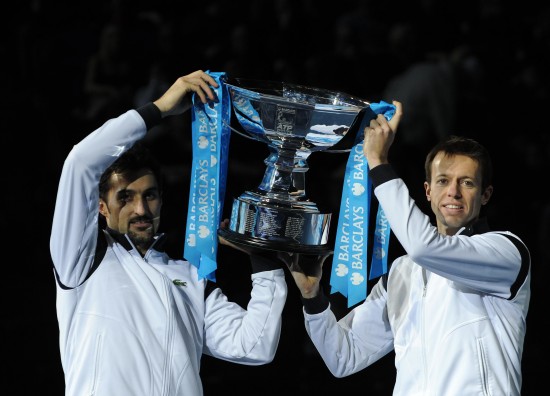 塞尔维亚代表团勇夺奖杯，打破记录