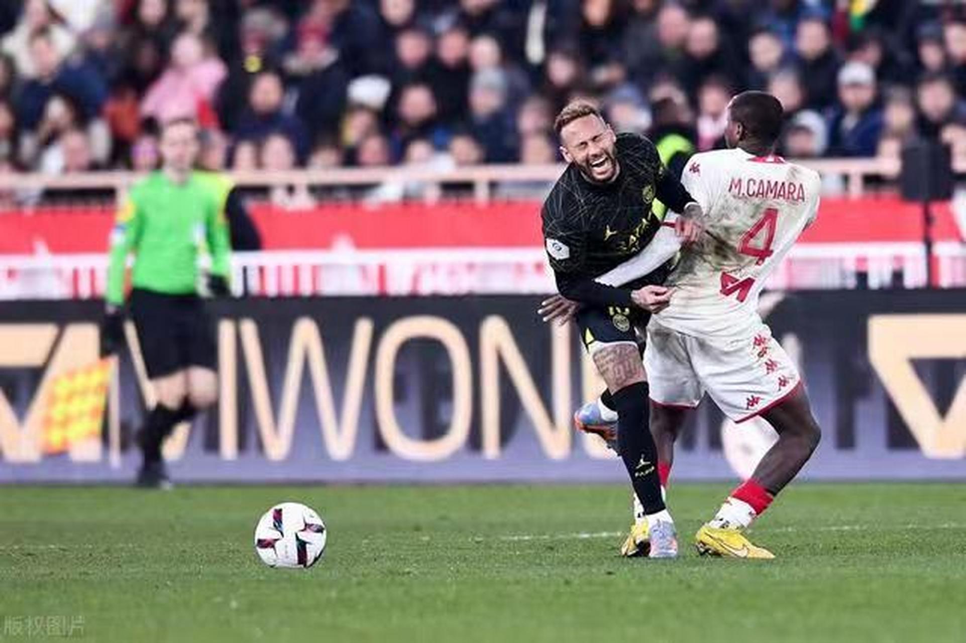 包含热刺主场击败对手，保持积分榜前列的词条