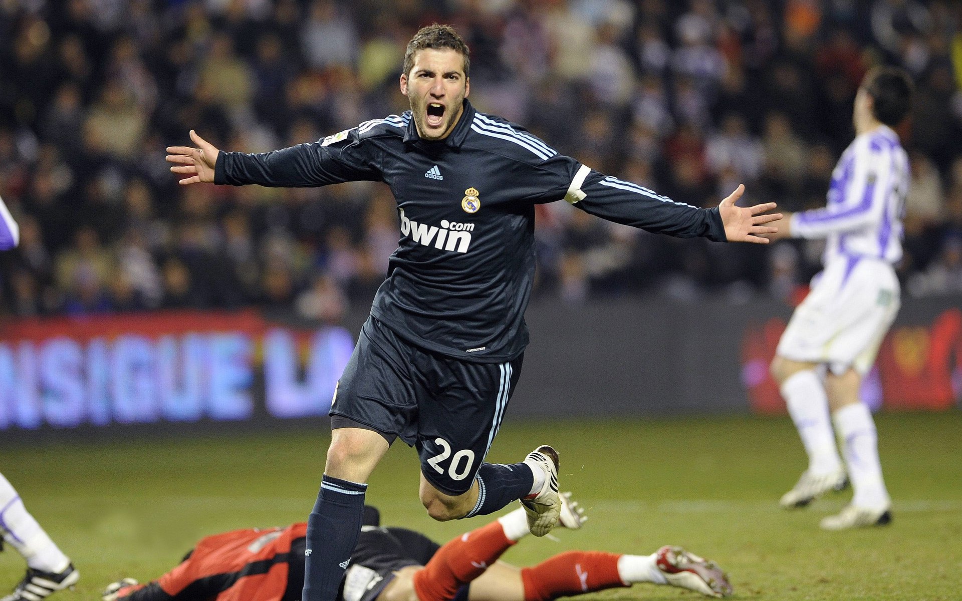 年度焦点之战之夜，文班亚马全程高能输出的篮球盛宴