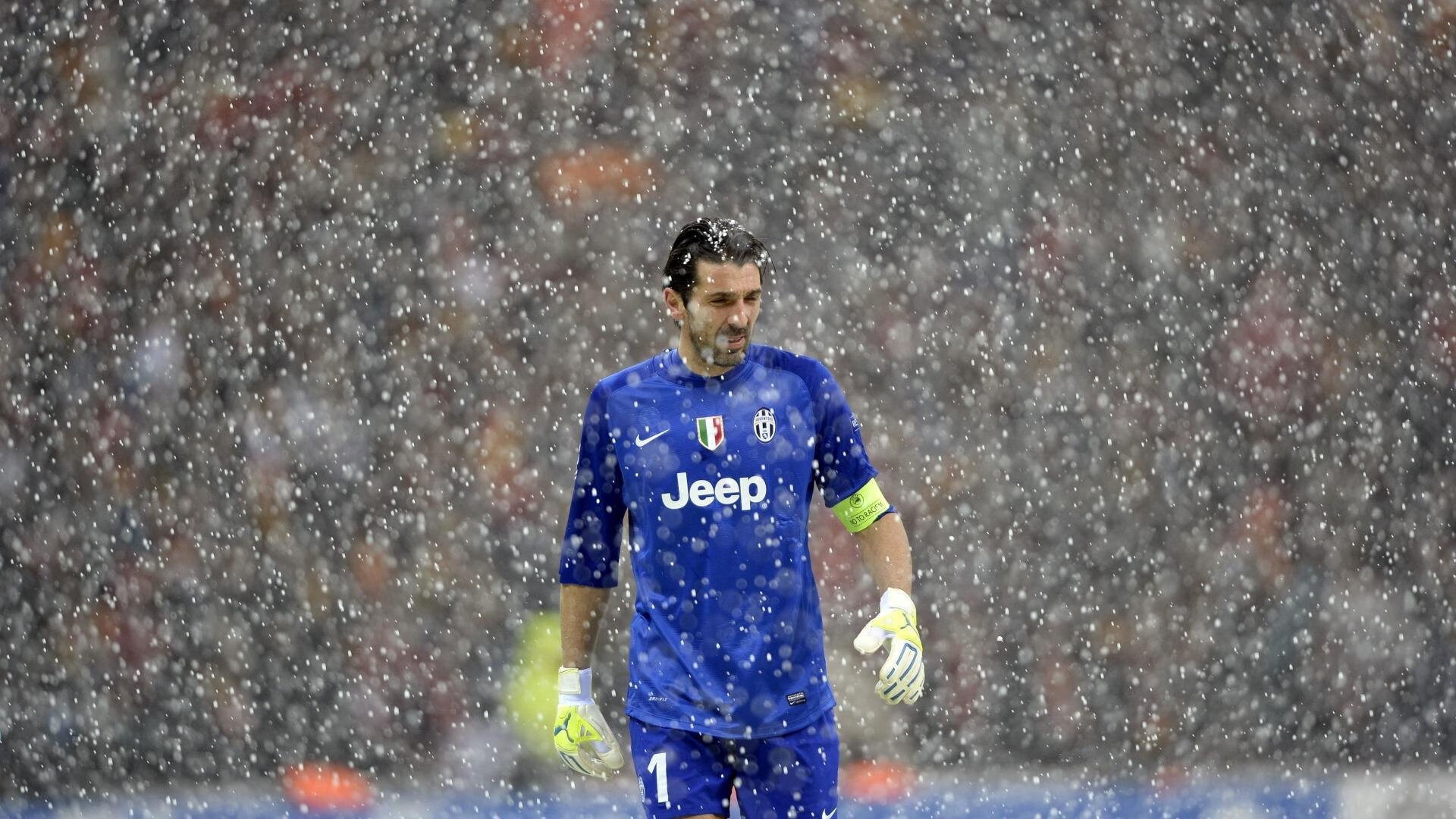 波斯湾的绿茵风暴，卡塔尔战术碾压与莱万的王者统治