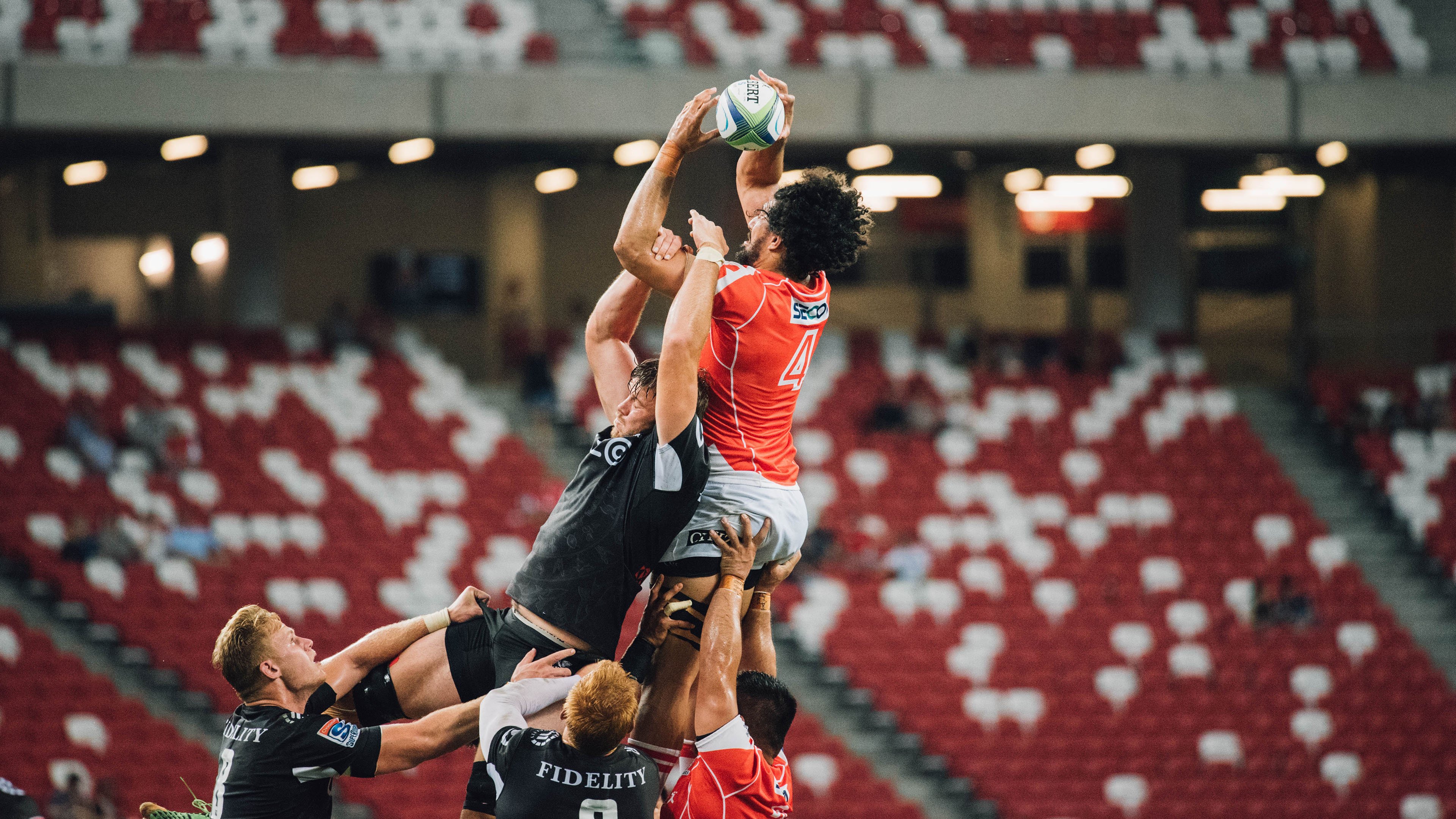 猛龙狂胜勇士，伦纳德如何以无声的领袖力带动全队节奏