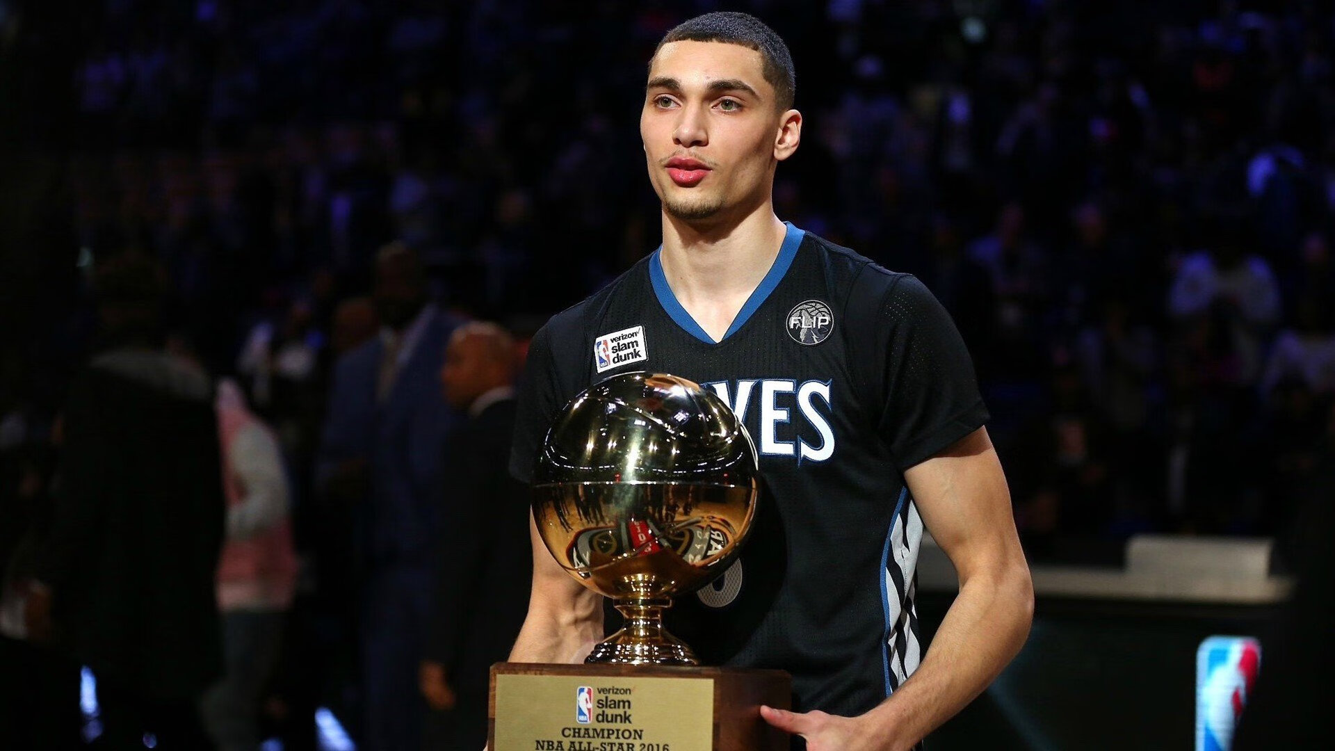 魔术完胜四川队，乔治点燃赛场，一场跨越篮球与魔法的盛宴